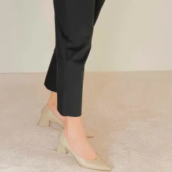 Décolleté Da Donna In Pelle Colore Beige Con Tacco Medio