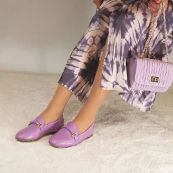 Mocassino Da Donna Con Morsetto E Fibbia In Pelle Colore Viola