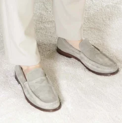 Mocassino Da Uomo In Camoscio Colore Grigio Fatto A Mano