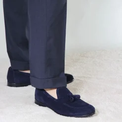 Mocassino In Pelle Scamosciata Fatto A Mano Con Nappine Colore Blu