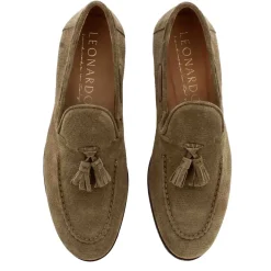 Mocassino In Pelle Scamosciata Fatto A Mano Con Nappine Colore Beige