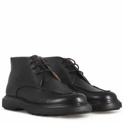 Polacchino Allacciato Da Uomo In Pelle Martellata Nera E Suola In Vibram
