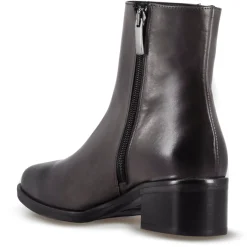 Stivaletto A Punta Da Donna, In Pelle Colore Nero Fatto A Mano