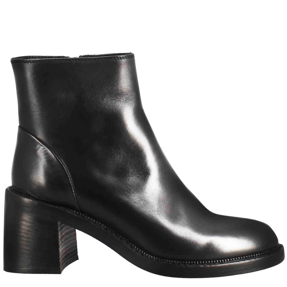 Stivaletto Diver Basso Da Donna Con Tacco In Pelle Lavata Colore Nero